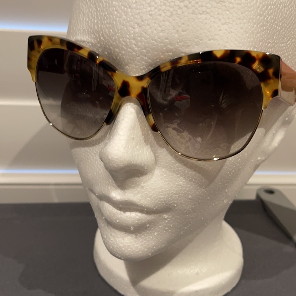 Prada sunglasses - Picture 9 of 9